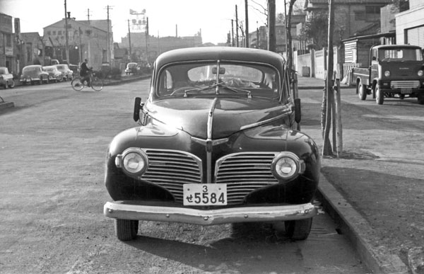 41-1a (043-09) 1941 Dodge Custom Luxury Liner.jpg